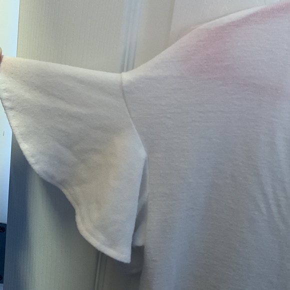 White top with fun sleeves - Picture 2 of 3